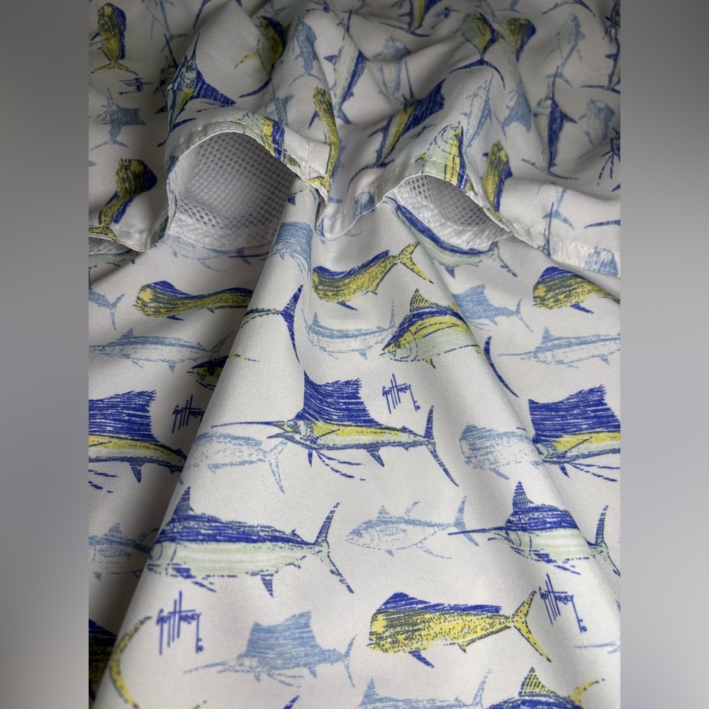 Guy Harvey White and Blue Casual Fish Print Shirt, Size: M. (5279) - Picture 5 of 8